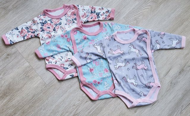 Divita-Mode Shirtbody Baby Body Wickelbody mit langen Ärmeln Babymode (3-tlg)